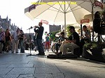 Estos músicos polacos, de nombre COCOTIER, tocan un flamenco fusión de flipar. Les compré un CD y su contacto Web es...